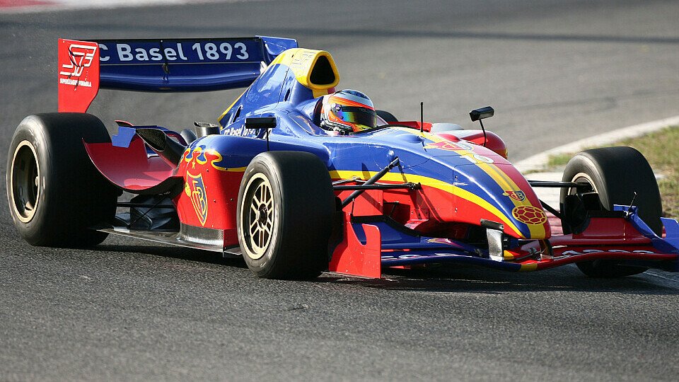 Max Wissel im Interview., Foto: Superleague Formula