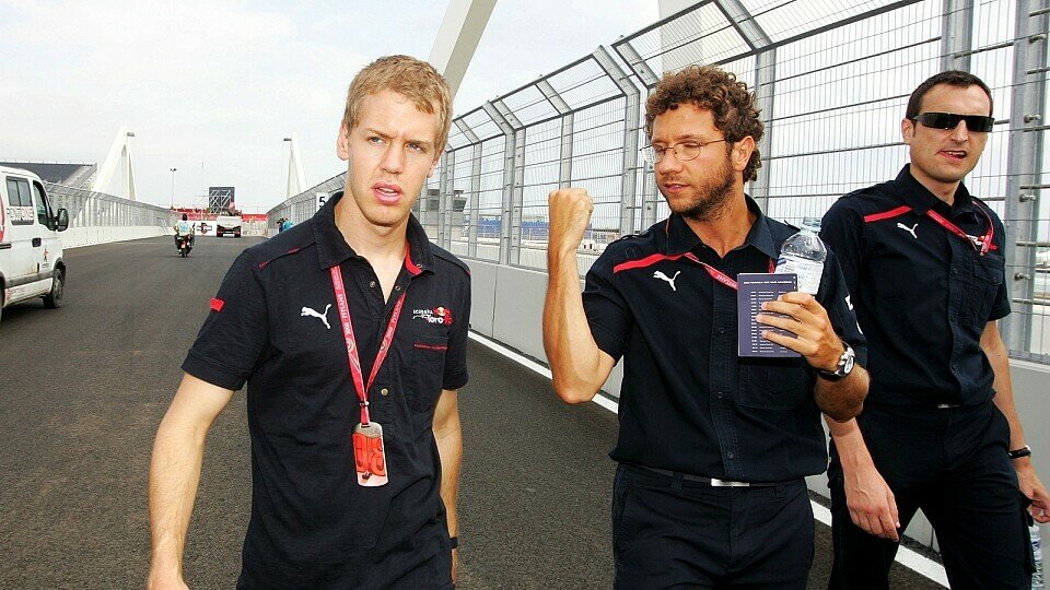 Sebastian Vettel hat sich schon genau umgesehen, Foto: Sutton