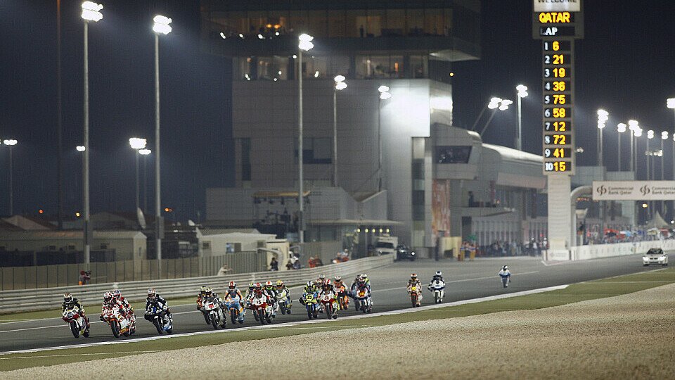 Al Naimi feiert sein Debüt auf dem Losail International Circuit, Foto: Sutton