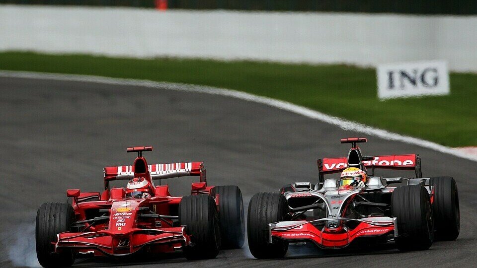 Hamilton griff Räikkönen an - damit begann das Drama., Foto: Sutton