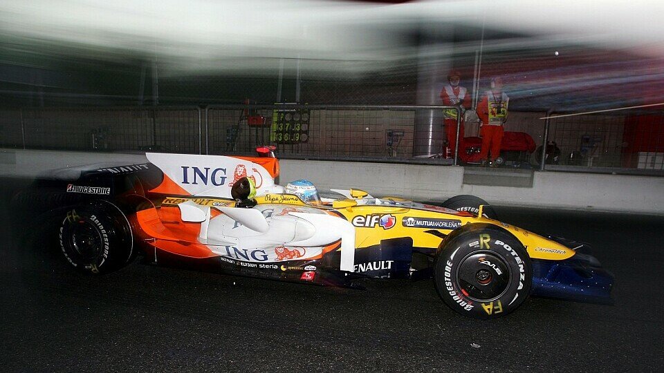 Fernando Alonso erwischte einen düsteren Tag., Foto: Sutton