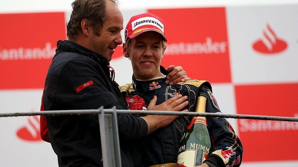 Sebastian Vettel und Gerhard Berger 2008 am Podium in Monza, Foto: Sutton