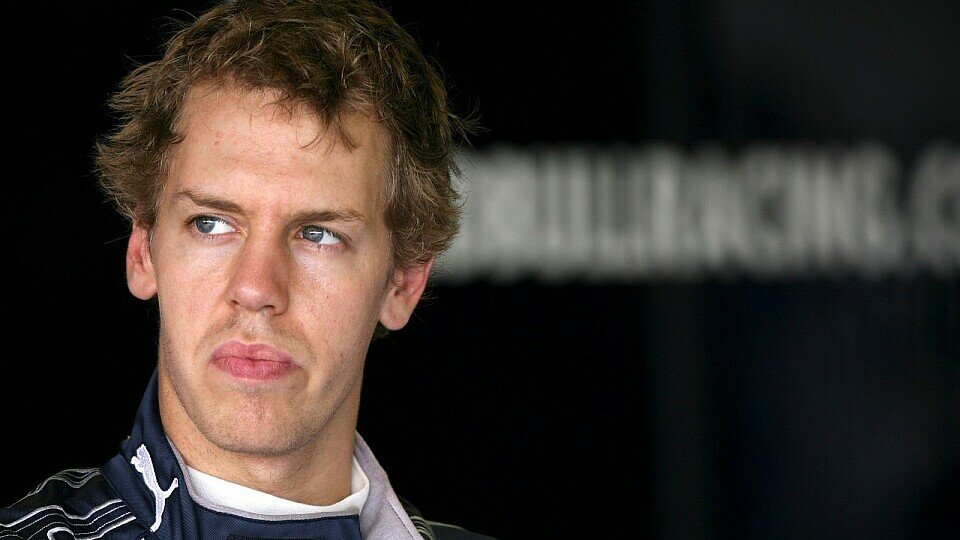 Sebastian Vettel auf dem Weg zu Red Bull Racing., Foto: Sutton