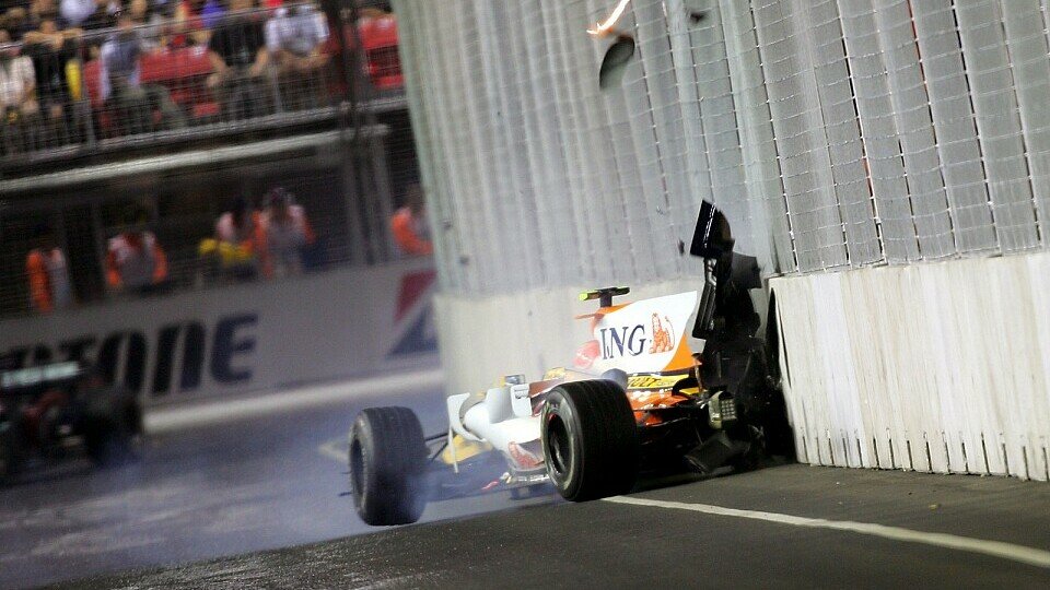 Piquets Unfall machte den Singapur GP erst interessant., Foto: Sutton