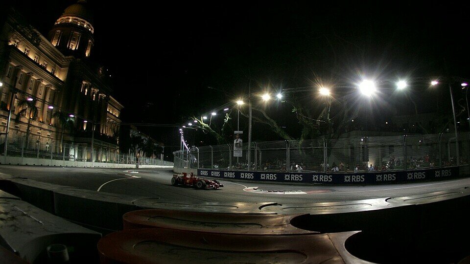 2008 ging in Singapur das erste Nachtrennen der Formel 1 über die Bühne, Foto: Sutton