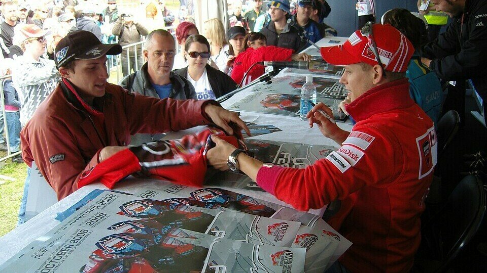 Casey Stoner sieht sich mit Nicky Hayden auf einer Wellenlänge, Foto: Ducati