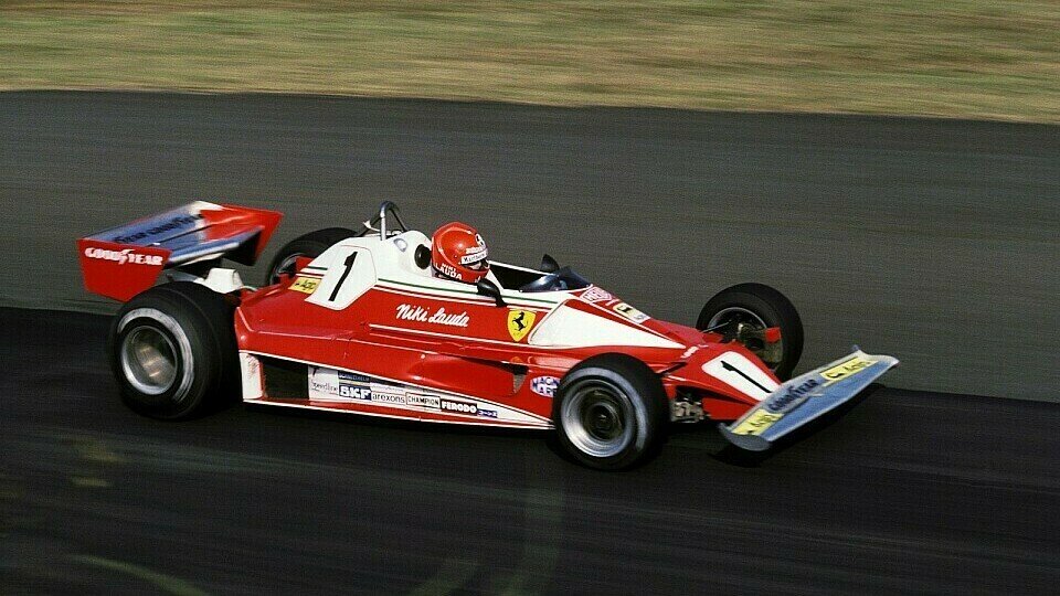 Niki Lauda 1976 am Nürburgring im Ferrari, Foto: Phipps/Sutton