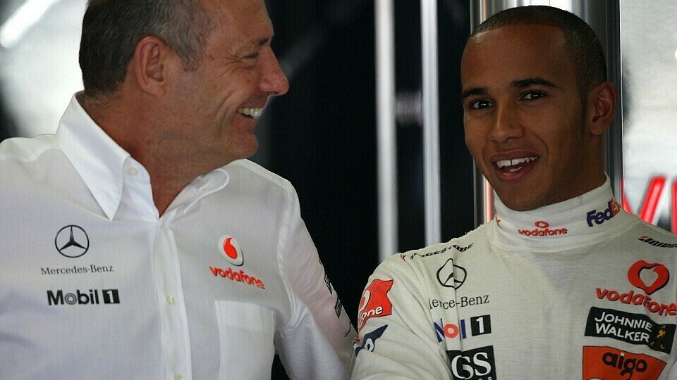 Lewis Hamilton erfuhr erst spät von Ron Dennis' Entscheidung, Foto: Sutton