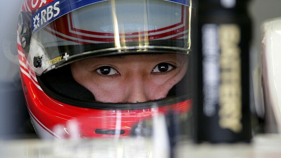 Kazuki Nakajima heiterte es nur wenig auf, dass er Nico Rosberg geschlagen hatte, Foto: Sutton