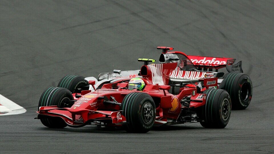 Lewis Hamilton und die Ferrari kamen sich näher als den Stewarts lieb war, Foto: Sutton