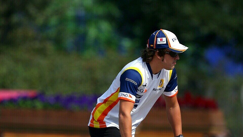 Fernando Alonso ist gerne auf dem Rad unterwegs, Foto: Sutton