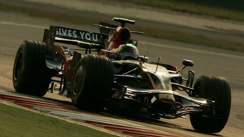Vettel reist ohne Punkte ab., Foto: Sutton