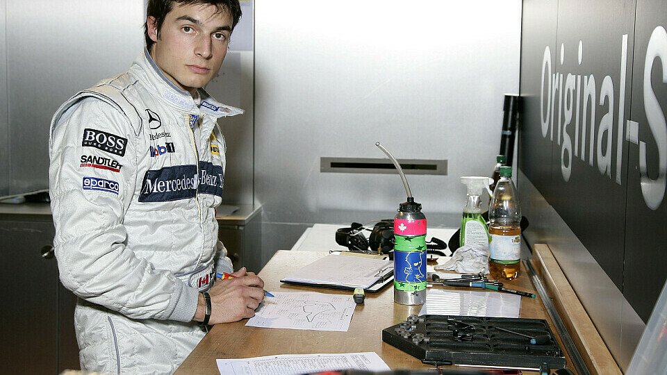 Noch kann Spengler nicht in seinen Rennanzug schlüpfen, Foto: DTM