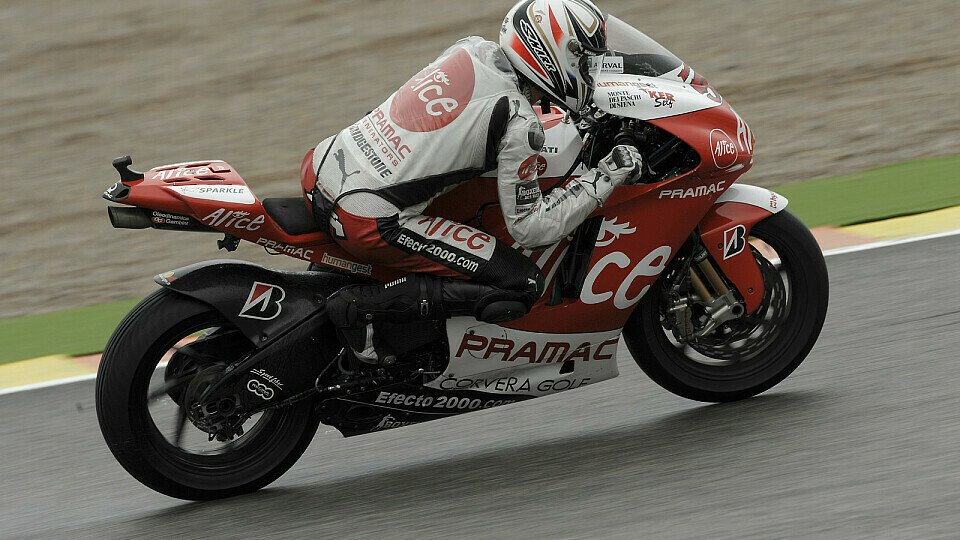 Sylvain Guintoli hatte sich hinter den falschen Fahrer geklemmt, Foto: Bridgestone