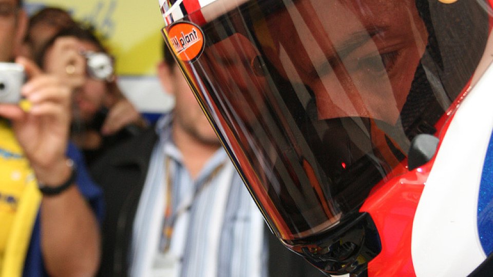 James Toseland will den Kopf genauer untersuchen lassen, Foto: Tech 3 Yamaha