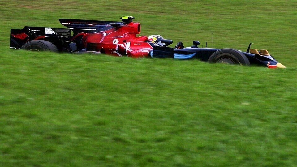 Sebastian Vettel ließ Lewis Hamilton zittern, Foto: Sutton
