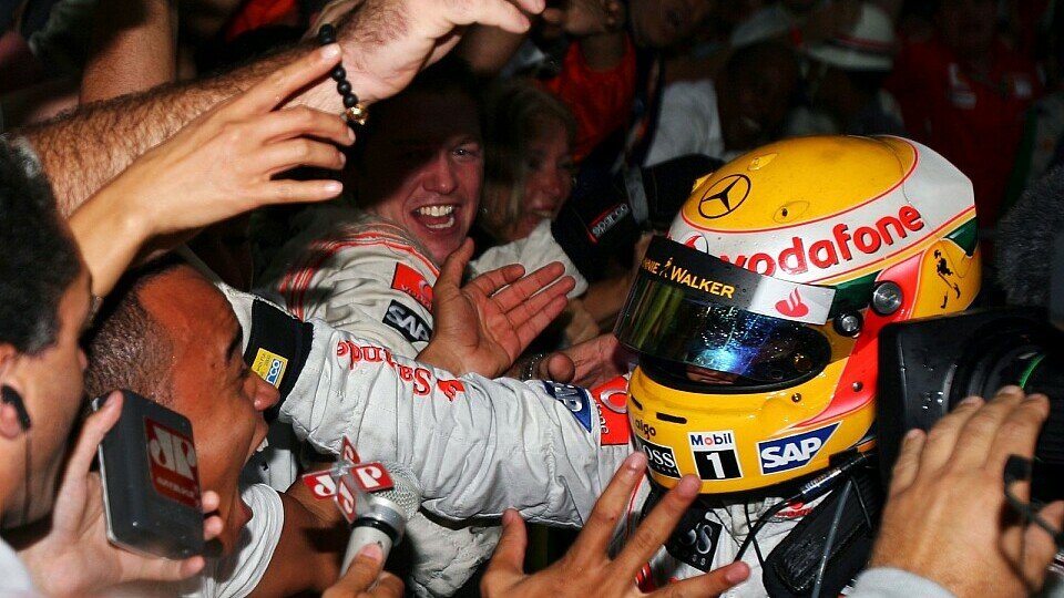 Lewis Hamilton ließ seinmen Emotionen freien Lauf, Foto: Sutton