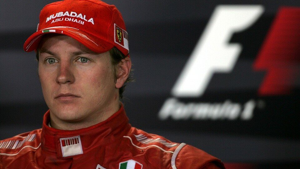 Kimi Räikkönen hatte nicht nur Spaß im Auto, Foto: Sutton