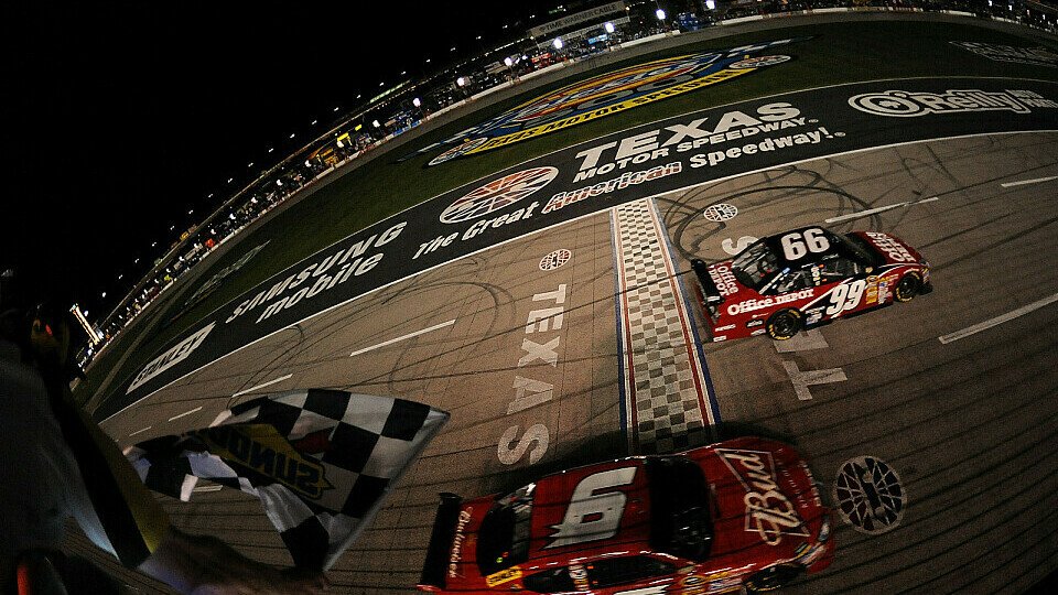 Carl Edwards gewinnt auch in Texas, Foto: Getty Images for NASCAR