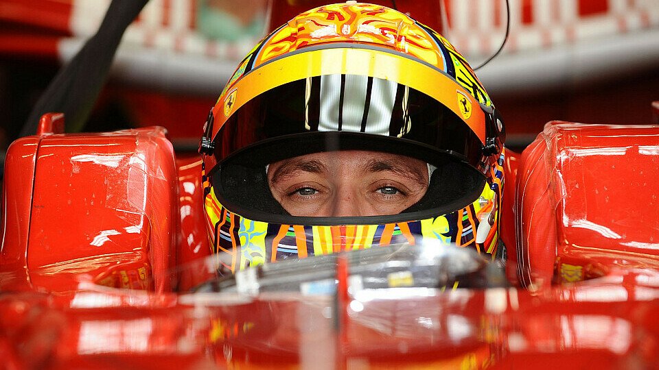 Und schon wieder wurde Rossi nach den Gerüchten zu einem Wechsel in die Formel 1 befragt., Foto: Ferrari Press Office