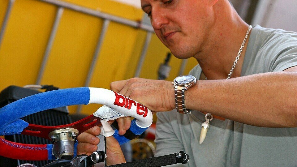 Michael Schumacher bastelt auch gerne selbst an seinem Kart., Foto: Challenge of Go-Kart Champions