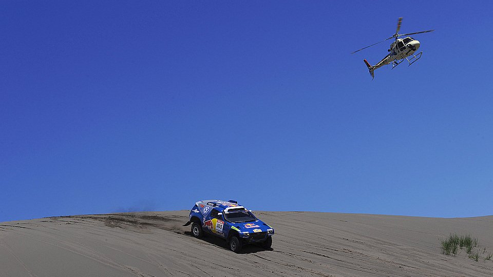 Giniel de Villiers hatte auf der zehnten Etappe große Probleme in den Dünen, Foto: Volkswagen Motorsport