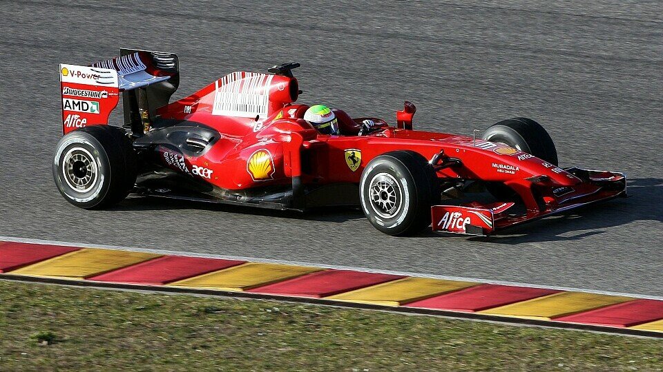 Felipe Massa ist mit dem Auto sichtlich zufrieden, Foto: Sutton