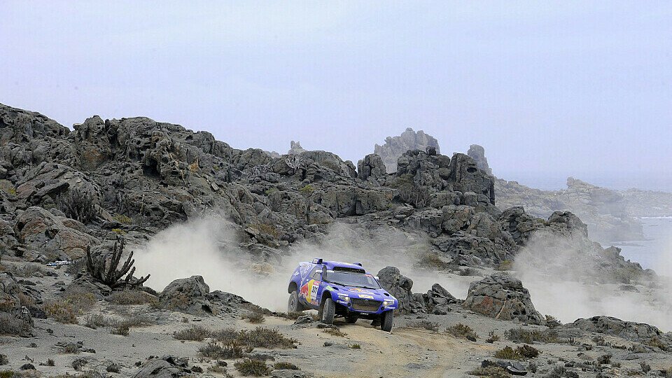 Der vermeindliche Dakar-Sieger gibt auf., Foto: Volkswagen Motorsport
