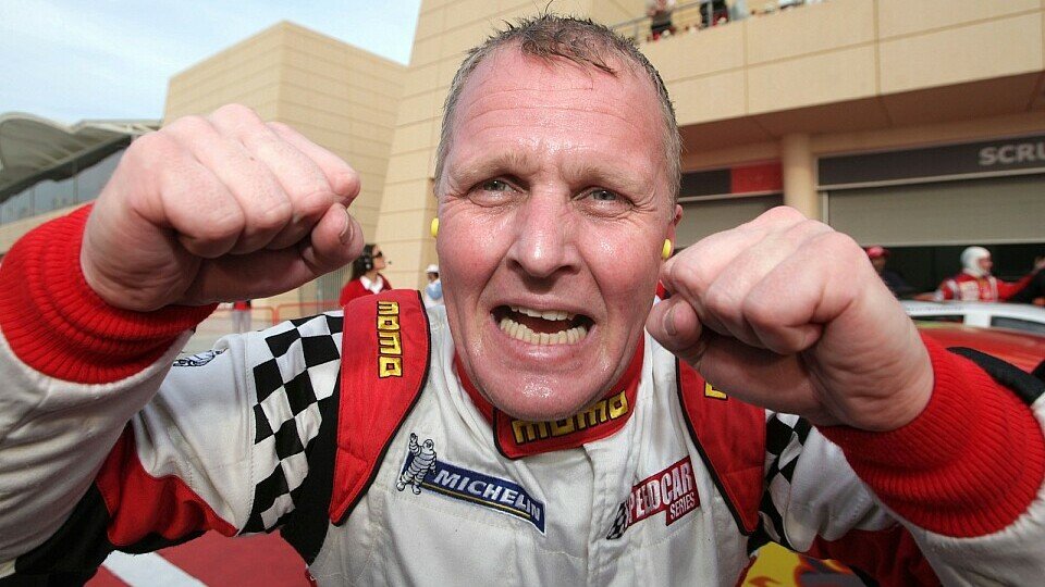Herbert freute sich über seinen Sieg in Bahrain., Foto: Speedcar Series