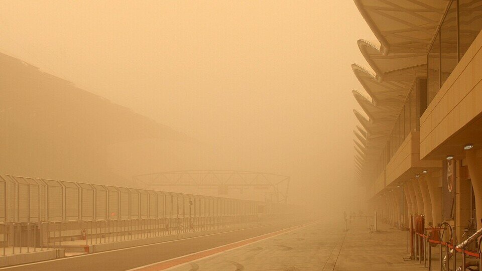 Bei den Tests tobte ein Sandsturm in Bahrain., Foto: Hartley/Sutton
