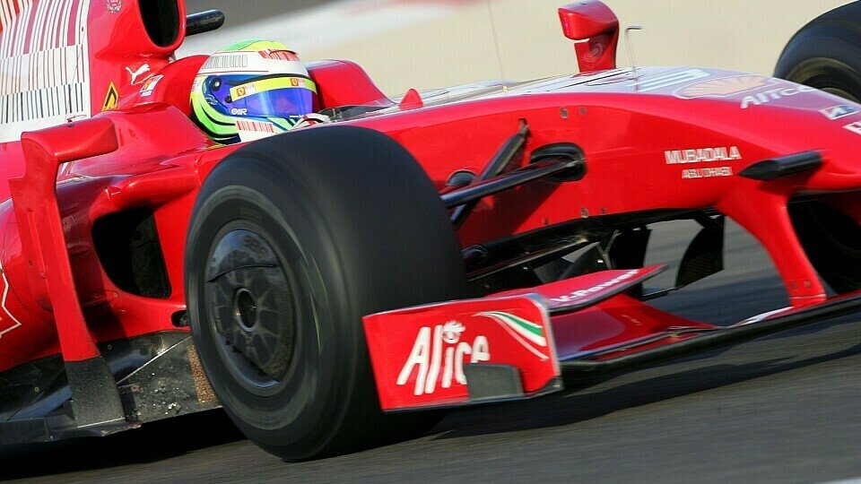 Felipe Massa arbeitet hart am Setup des Autos, Foto: Sutton
