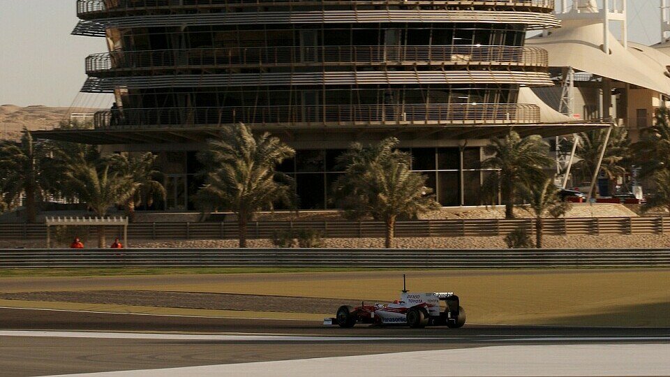 Toyota kennt sich in Bahrain aus, Foto: Sutton