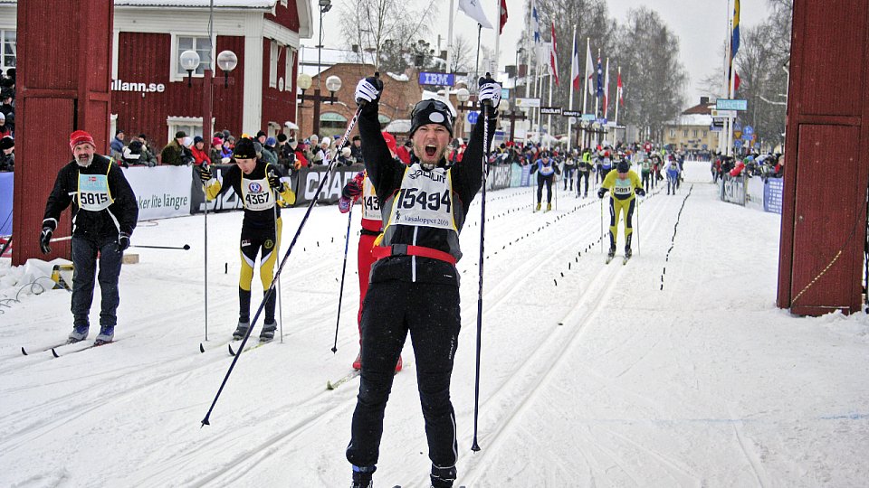 Ekström schnallt die Langlauf-Ski wieder an, Foto: Audi