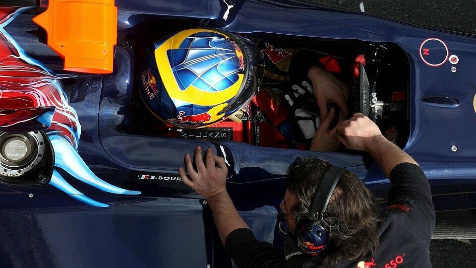 Bourdas testet derzeit in Barcelona den STR4, Foto: Sutton