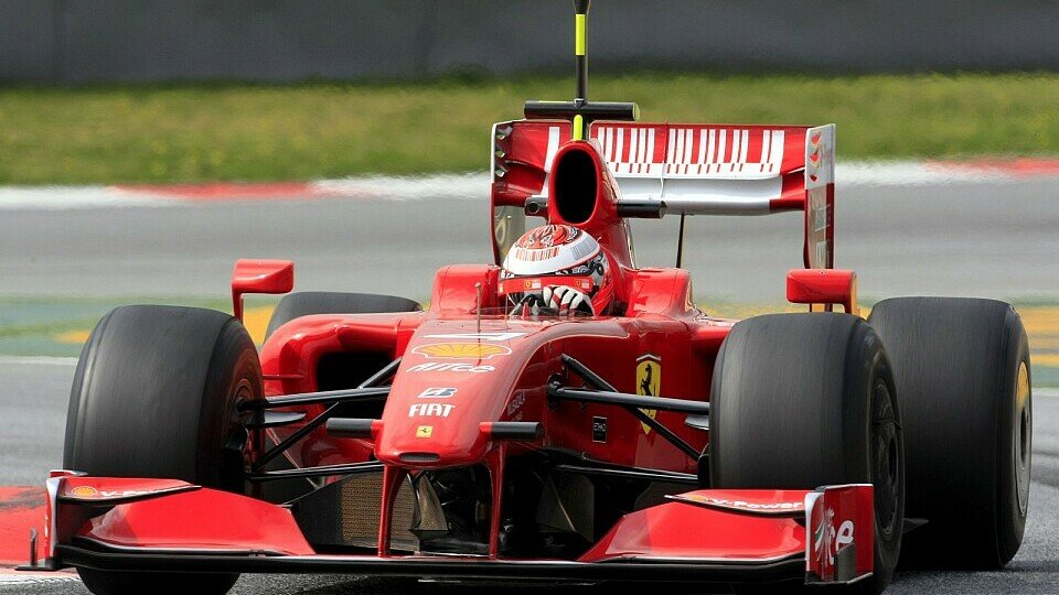 Räikkönen greift sofort an., Foto: Sutton
