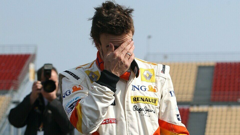 Fernando Alonso kann die FIA-Beschlüsse nicht verstehen, Foto: Sutton