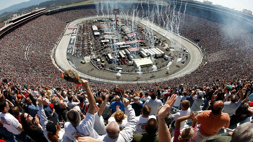 Oval-Party vor 160.000 Zuschauern, Foto: NASCAR