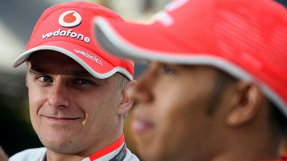 Ungetrübte Liebe für Silverstone bei Heikki Kovalainen und Lewis Hamilton., Foto: Sutton