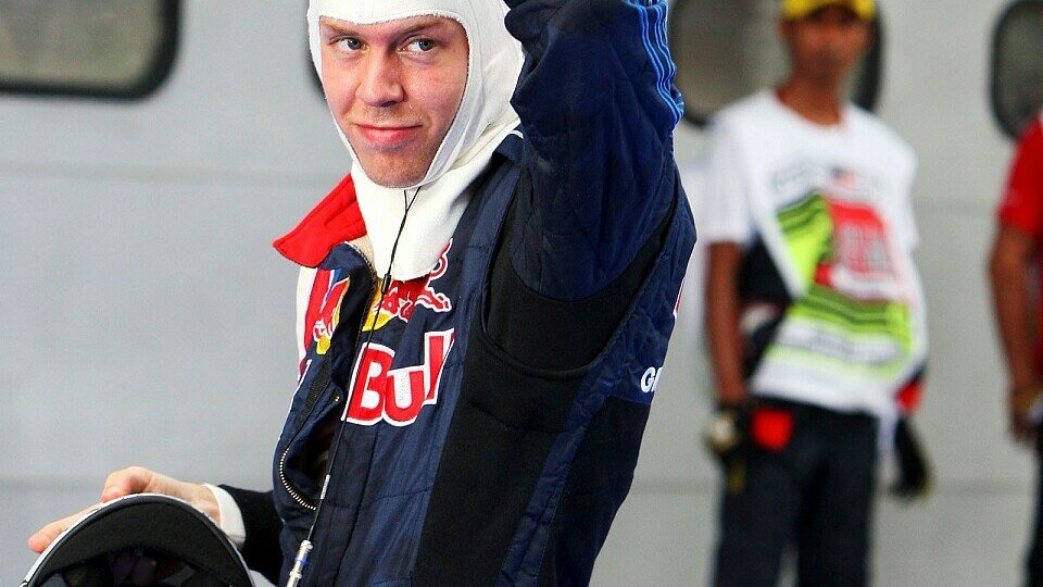 Vorsicht! Fliegende Gummischnipsel, den Helm also lieber auflassen Herr Vettel., Foto: Sutton