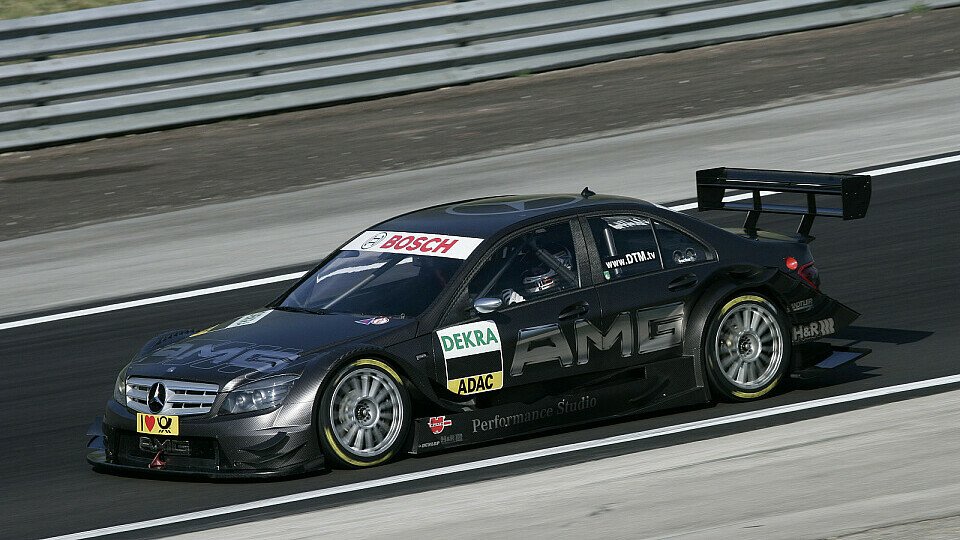 Der 2008-Mercedes kommt Mathias Lauda entgegen, Foto: Hoch Zwei / Kunkel