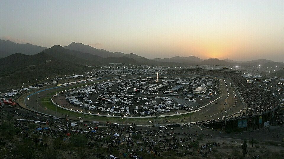 Die Strecke liegt in der Wüste von Arizona, Foto: NASCAR