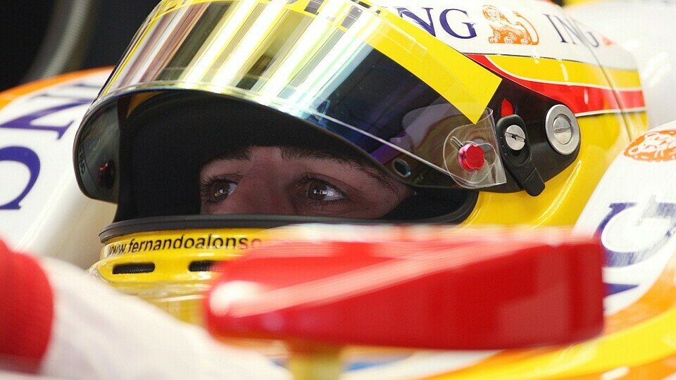 Fernando Alonso will am Samstag ins Q3, Foto: Sutton