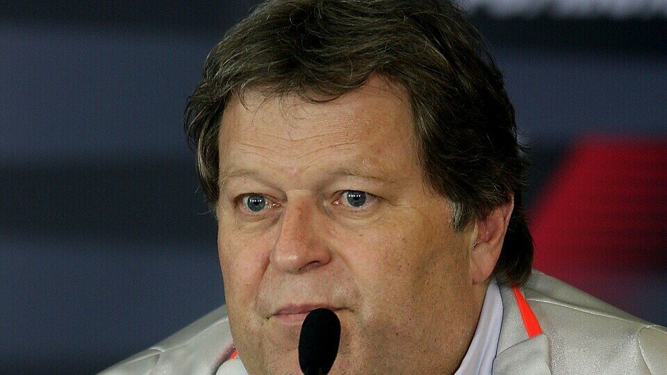 Norbert Haug redet die Mercedes-Lage nicht schön, Foto: Sutton