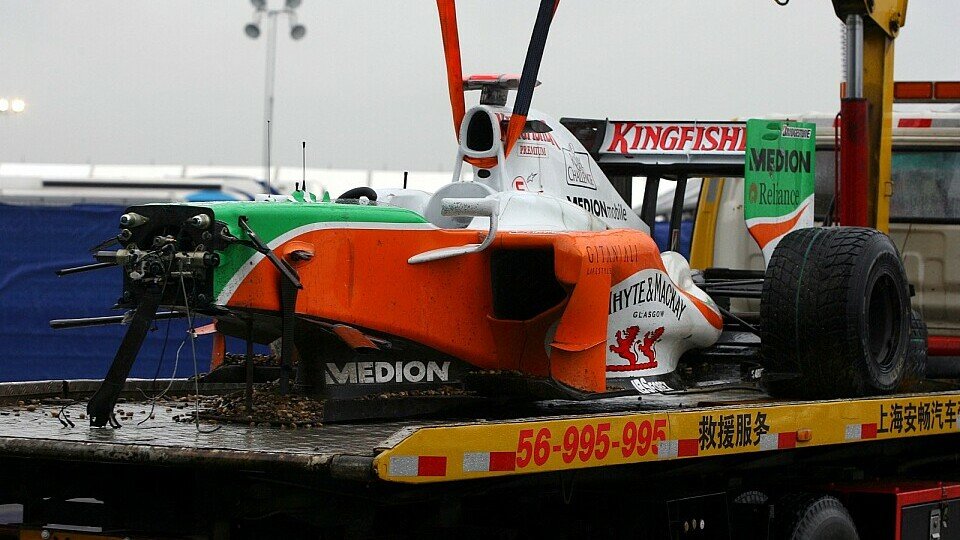 Für Sutil war das Rennen nach einem Crash beendet, Foto: Sutton