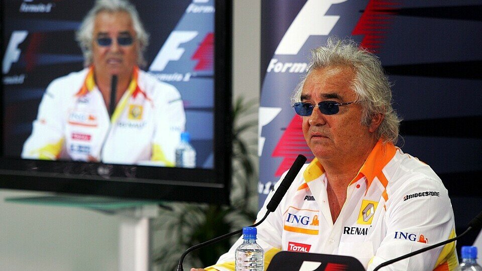 Flavio Briatore hat von KERS-Gesprächen bei Renault vorerst genug, Foto: Sutton