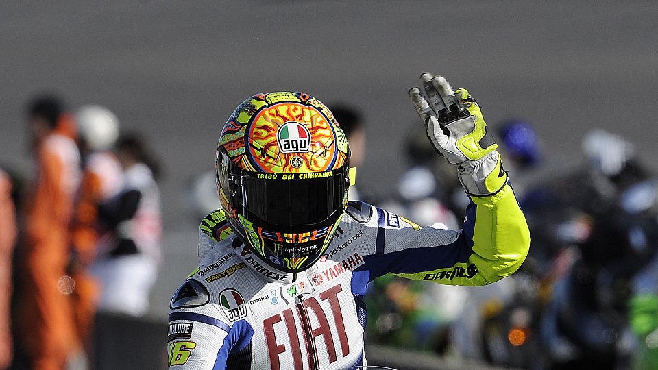 Grund zum Jubeln: Valentino Rossi drückte dem ersten freien Training seinen Stempel auf., Foto: Fiat Yamaha Grund zum Jubeln: Valentino Rossi drückte dem ersten freien Training seinen Stempel auf., Foto: Fiat Yamaha