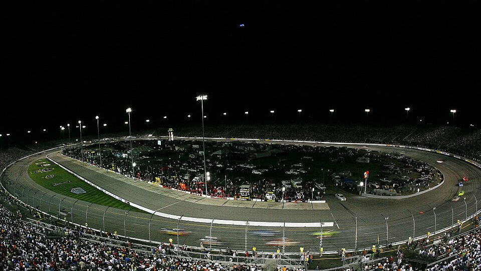 Nachtrennen in Richmond, Foto: NASCAR