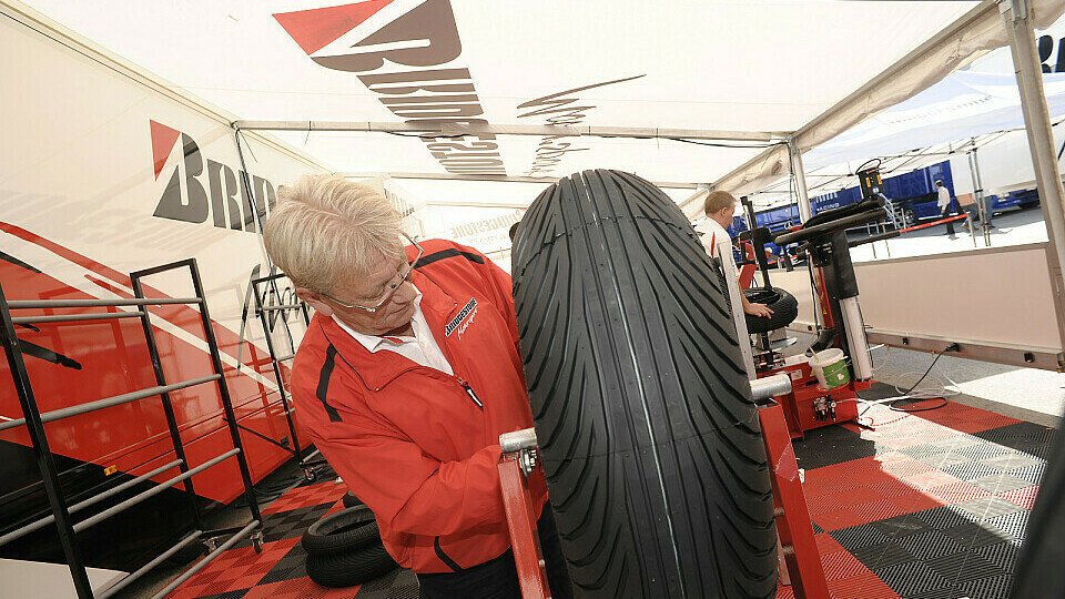 Bei Bridgestone ist noch nicht entschieden, ob man auch nach 2011 der Reifenlieferant der MotoGP sein möchte., Foto: Bridgestone