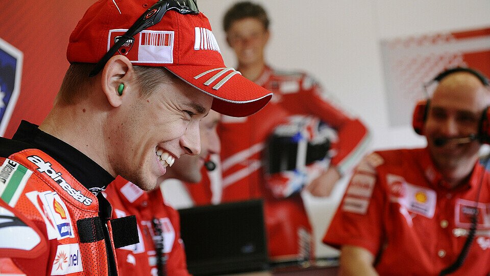 Hatte Grund zum Lachen: Immerhin Reihe eins für Stoner., Foto: Ducati