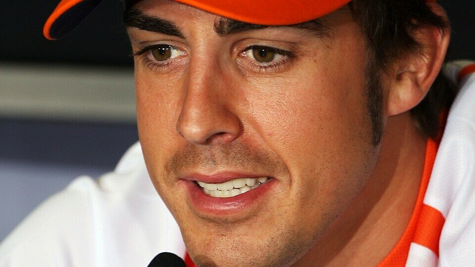 Fernando Alonso kann die FIA nicht verstehen., Foto: Sutton